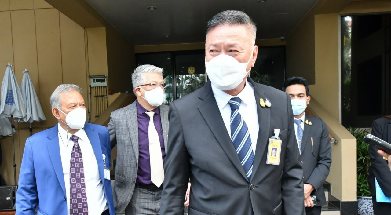 นิโรธ' ประชุมวิป รบ.นัดแรกมั่นใจเอาอยู่! ปิดห้องคุย 'วิษณุ' ล้อมคอก รมต.เบี้ยวตอบกระทู้ | เดลินิวส์
