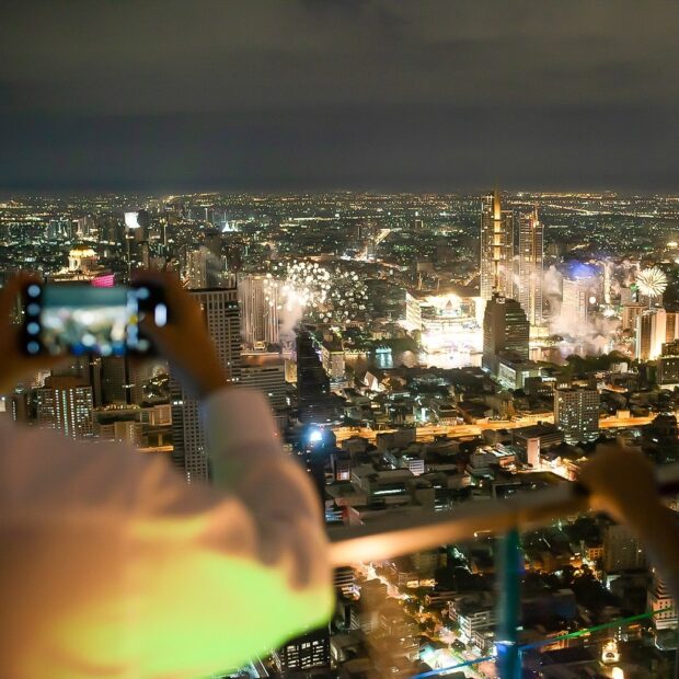 รูปภาพนี้มี Alt แอตทริบิวต์เป็นค่าว่าง ชื่อไฟล์คือ Mahanakhon.jpg