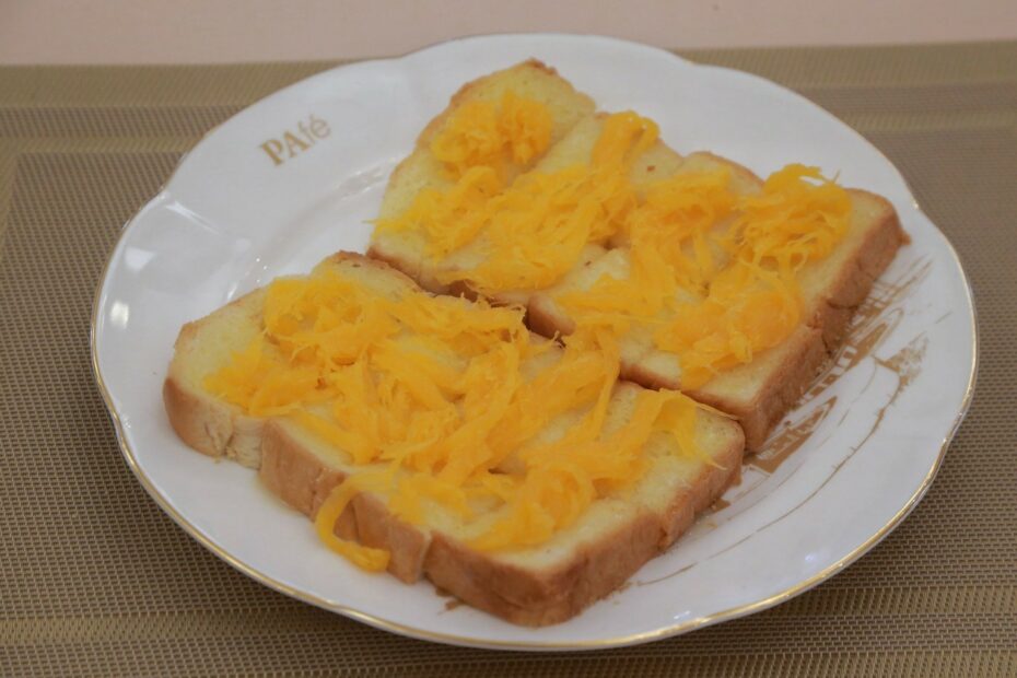 ขนมปังปิ้งนมเนย