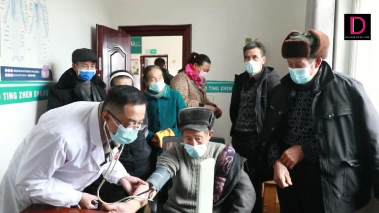 หมอหมู่บ้านคู่สามีภรรยายืนหยัดการรักษาสุขภาพให้ชาวบ้าน