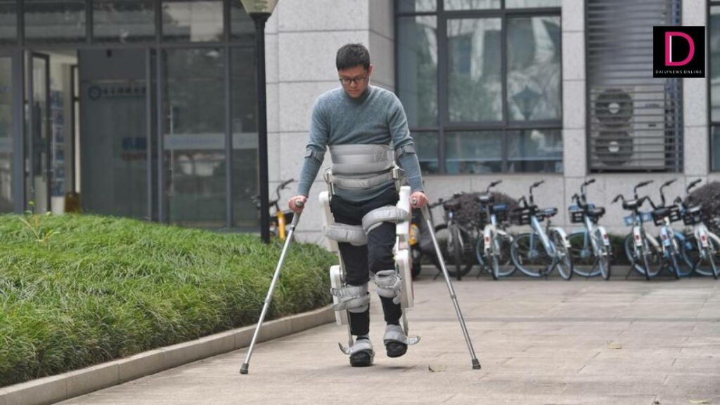 “ชุดมนุษย์เกราะเหล็ก” ช่วยผู้พิการขาเดินเหินสะดวก