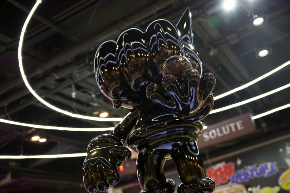 11.Blackhole ในคอลเลกชั่น Solar Traveller by Benzilla