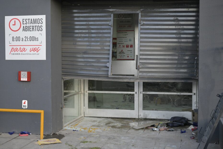 ARGENTINA-ECONOMY-SOCIAL-LOOTING