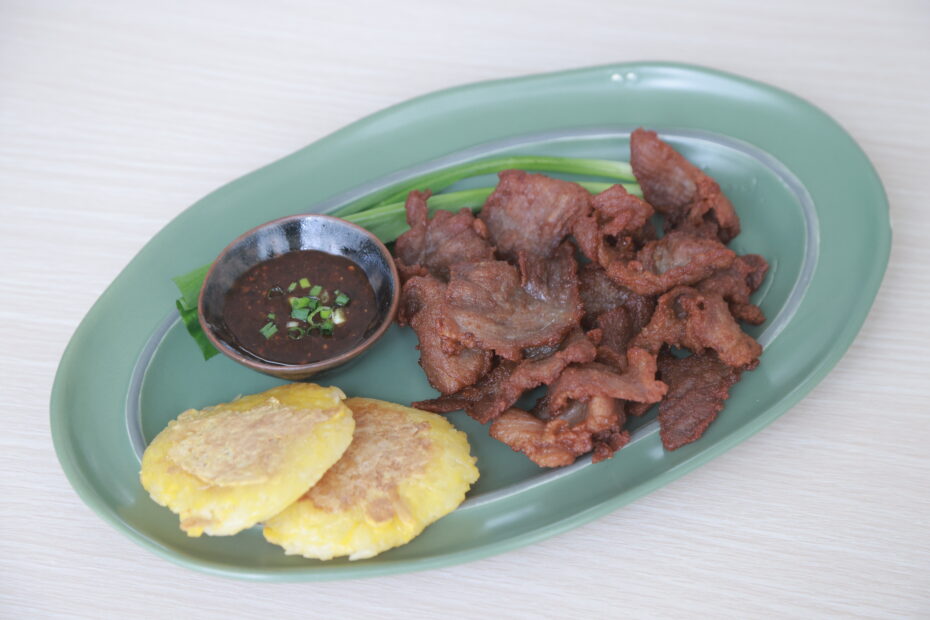 8 หมูทอดน้ำปลาข้าวจี่