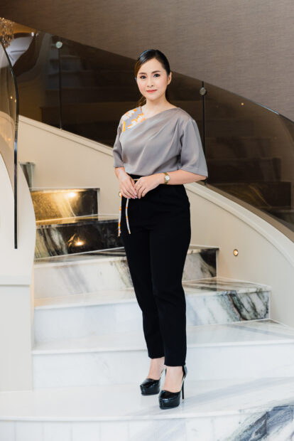 นางแบบในชุดยูนิฟอร์มจากคอนเซปต์ Sunflower Mindset (2)