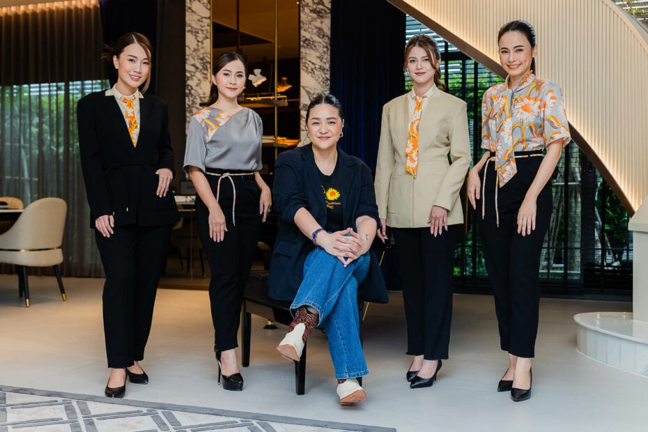 โฉมชฎา กุลดิลก และนางแบบในชุดยูนิฟอร์มจากคอนเซปต์ Sunflower Mindset (1)