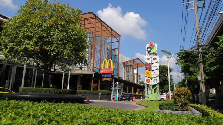 ร้านนั่งชิวย่านพระราม 9 เดินทางสะดวก