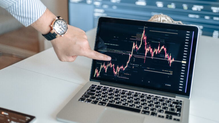 Swing Trading กับ Scalping ต่างกันอย่างไร
