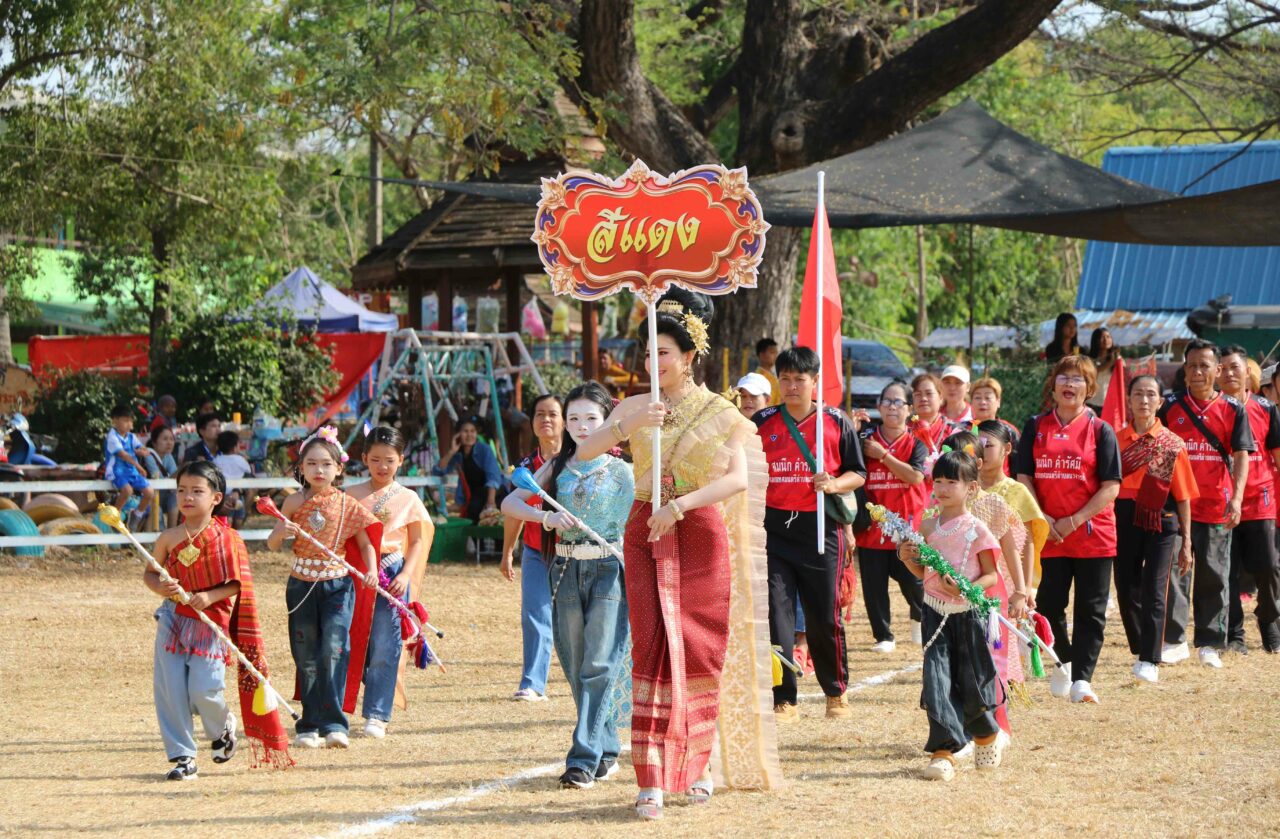 “ หมู วิรัช พิมพะนิตย์” ว่าที่ สส.กาฬสินธุ์ เขต 1 พรรคเพื่อไทย ร่วมกับเทศบาลตำบลนาจารย์ อำเภอเมืองกาฬสินธุ์ พร้อมด้วยผู้บริหาร ผู้นำชุมชน อสม.และประชาชนชาวตำบลนาจารย์  พร้อมใจกันจัดโครงการส่งเสริมสนับสนุนกีฬาเทศบาลตำบลนาจารย์ ประจำปี 2569 เพื่อส่งเสริมให้เด็ก เยาวชน และประชาชน ได้ออกกำลังกาย มีสุขภาพพลานามัยที่สมบูรณ์แข็งแรง และเวลาว่างให้เกิดประโยชน์ห่างไกลยาเสพติด