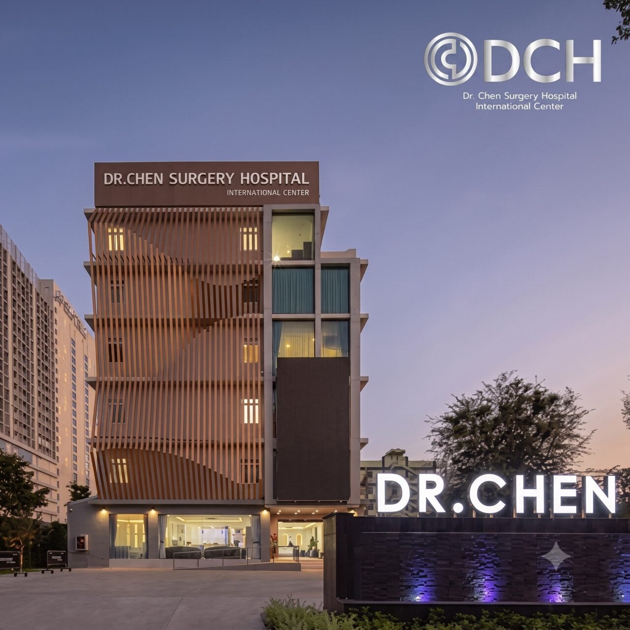 ยกคิ้วส่องกล้อง ที่ Dr.Chen Clinic