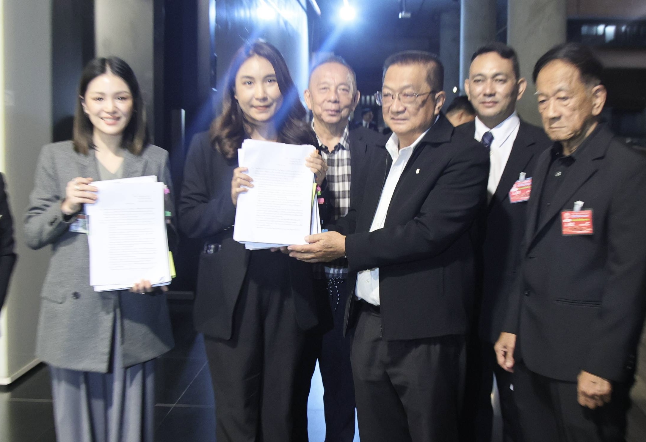 ‘ชาญชัย-พะจุณณ์’ ร้อง กมธ.งบปี 70 สอบมติ ‘บอร์ด ทอท.’ ลดค่าตอบแทนสัมปทานให้เอกชน รัฐสูญ 1.8 แสนล้าน